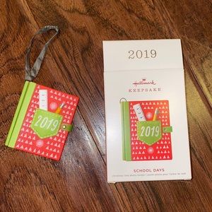 Hallmark Keepsake ornament school days picture holder and notebook for name date
